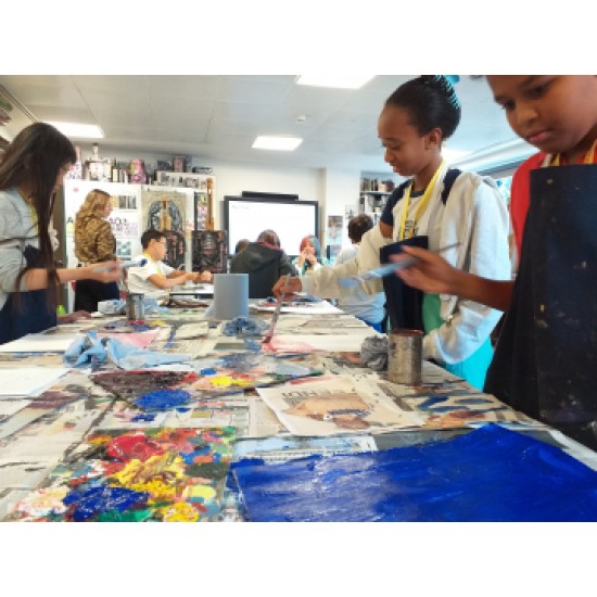 Karjeros stovykla Londono centre (14-17)