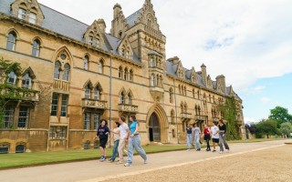 Privati vidurinė mokykla St. Clares, Oxford, Anglijoje