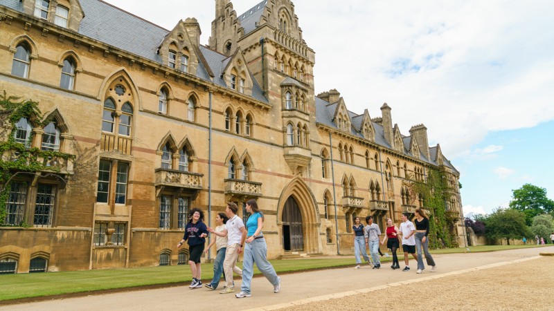 Privati vidurinė mokykla St. Clares, Oxford, Anglijoje