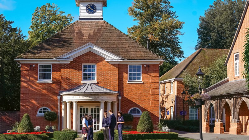 Privati amerikietiška vidurinė mokykla - TASIS England, Anglijoje